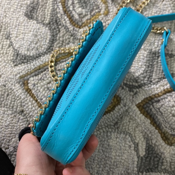 💕 Henri bendel turquoise leather shoulder bag 💕 - Picture 4 of 14
